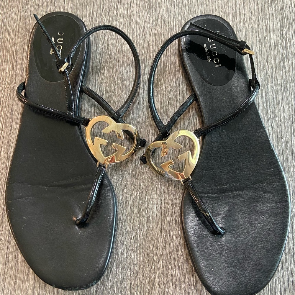 Gucci Black Leather Sandal with Gold Heart Interlock
